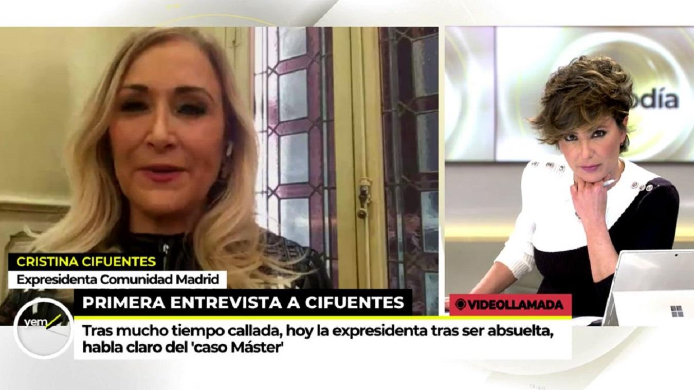 Cristina Cifuentes (izquierda) en 'Ya es mediodía'. Fuente: Mediaset.