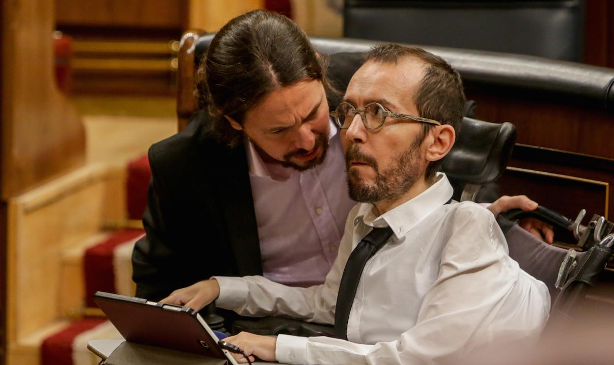 Iglesias y el portavoz de UP en el Congreso, Pablo Echenique. RICARDO RUBIO/EP