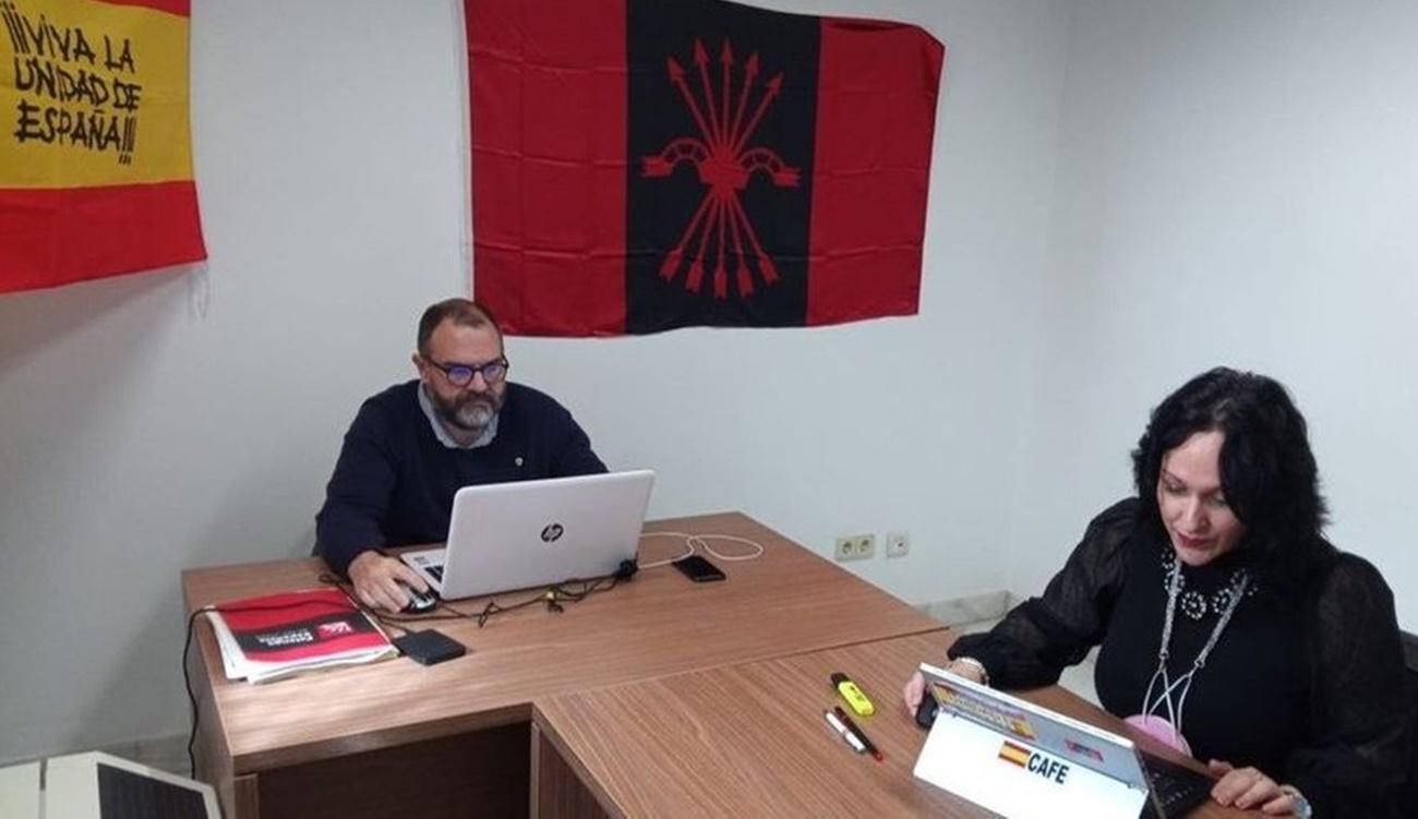 Mariló Montero oculta en su informativo la exhibición de la bandera de Falange en el Parlamento andaluz. 