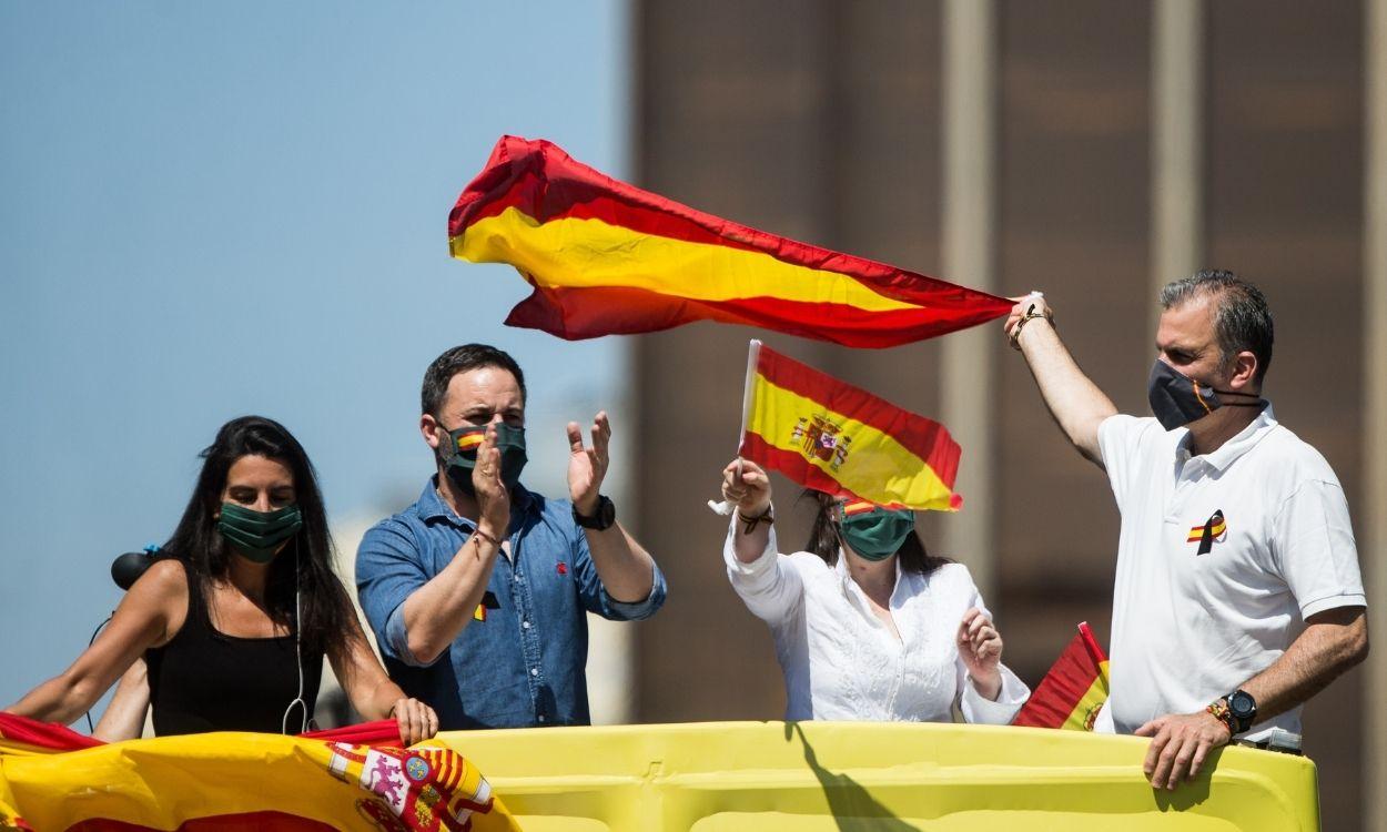 Santiago Abascal, Rocío Monasterio y Javier Ortega Smith, en una manifestación de Vox. Europa Press.