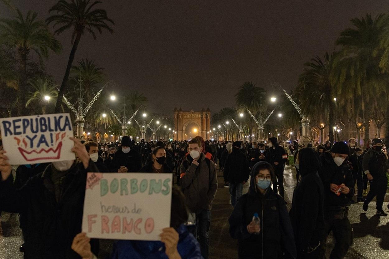Manifestación en Barcelona en la séptima noche de protestas por el encarcelamiento del rapero Pablo Hasel