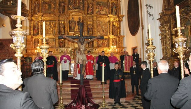 Un Cristo mutilado protagoniza un polémico Vía Crucis "profranquista" en Málaga