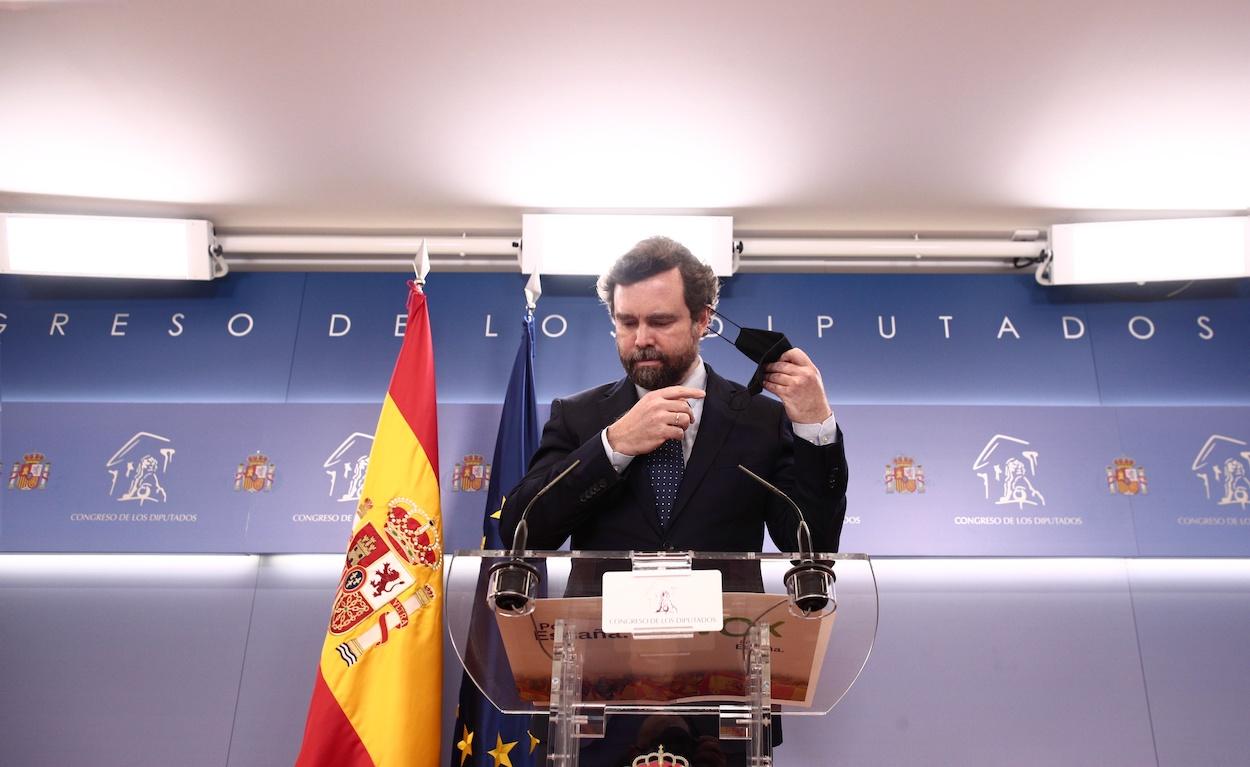 El portavoz de Vox en el Congreso, Iván Espinosa de los Monteros, responde en una rueda de prensa posterior a una reunión de la Junta de Portavoces