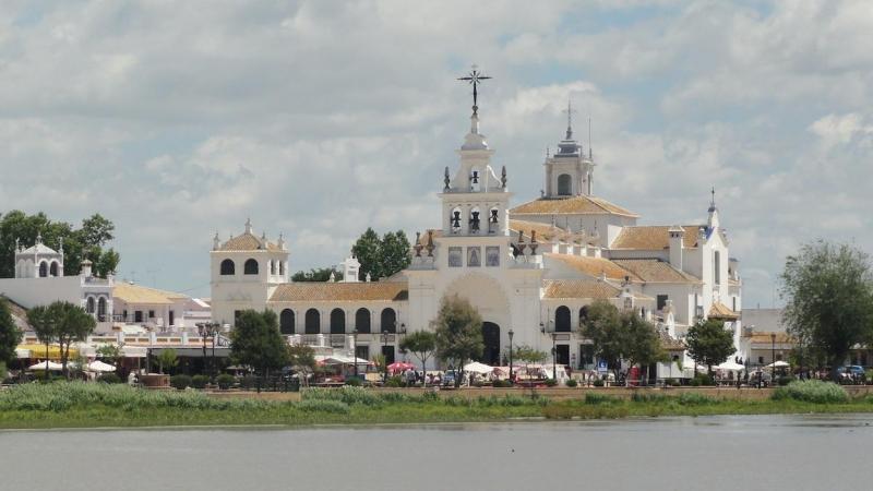 Almonte y la aldea de El Rocío Almonte y la aldea de El Rocío
