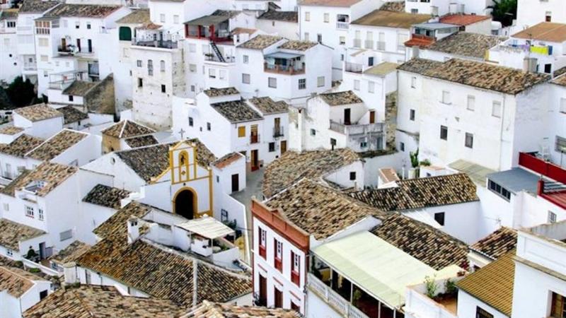 Setenil de las Bodegas, un pueblo blanco para visitar en Cádiz