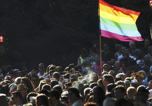 "¿Puede una florista negarse a entregar flores para una boda gay por razones religiosas?"