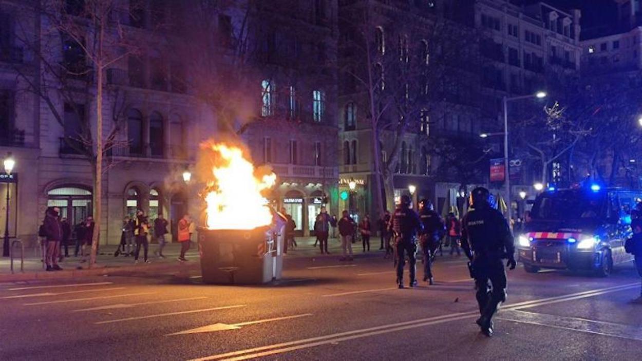 Quema de contenedores en Barcelona.