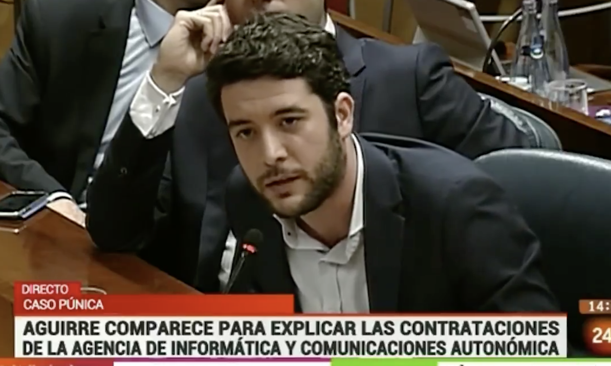 César Zafra, portavoz de Ciudadanos en la Asamblea de Madrid, interroga a Aguirre