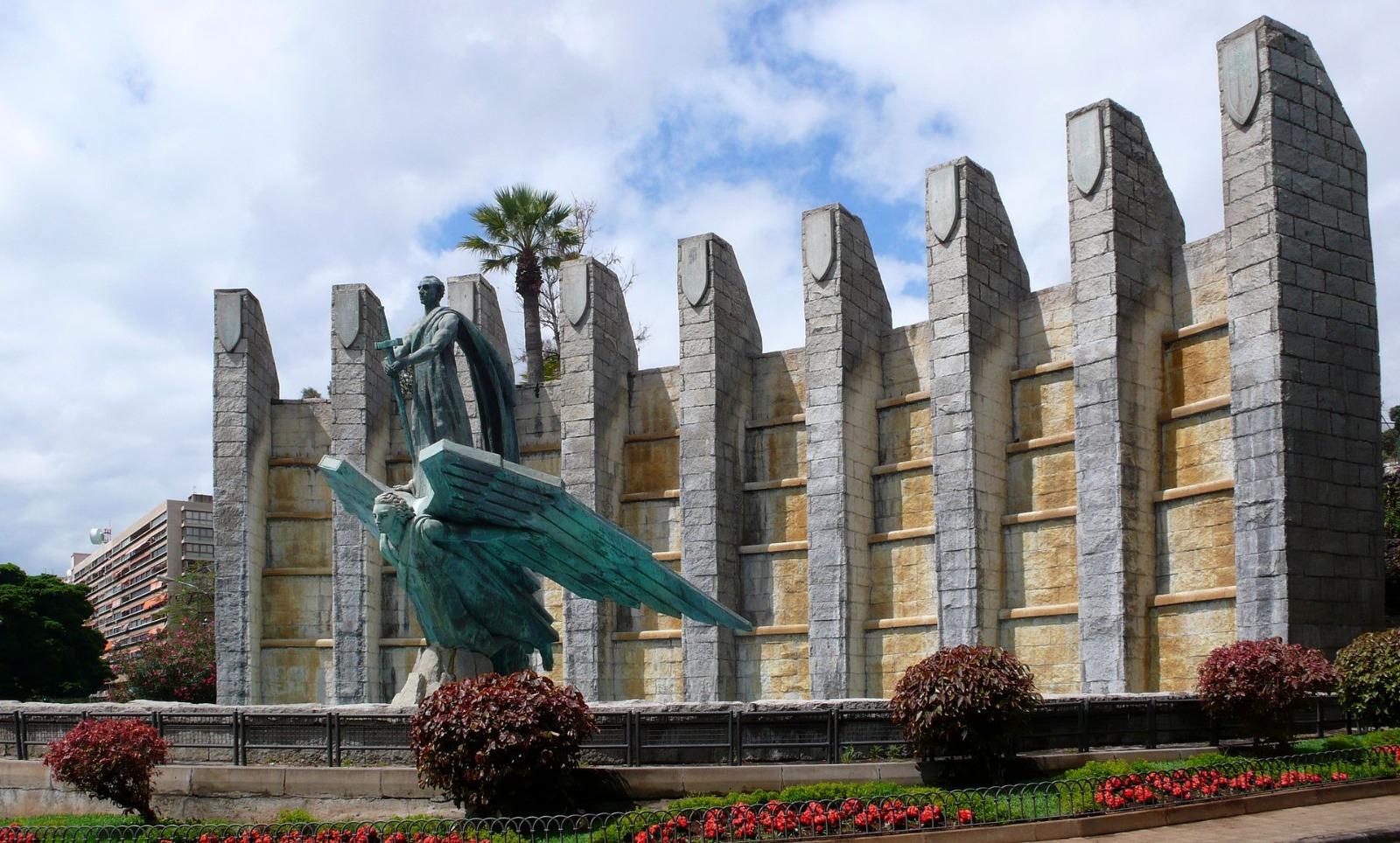 Estatua dedicada a Franco en Tenerife.