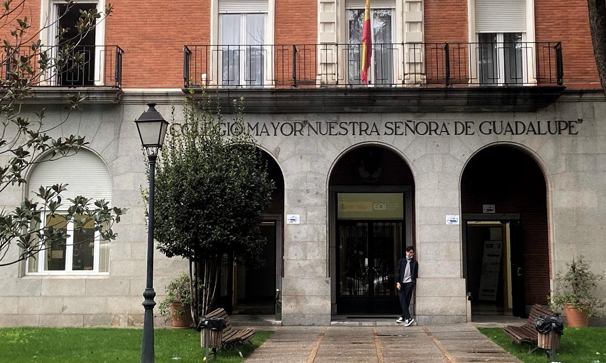 Fachada del Colegio Mayor Nuestra Señora de Guadalupe situado en la zona de salud básica de Valdezarza. EP