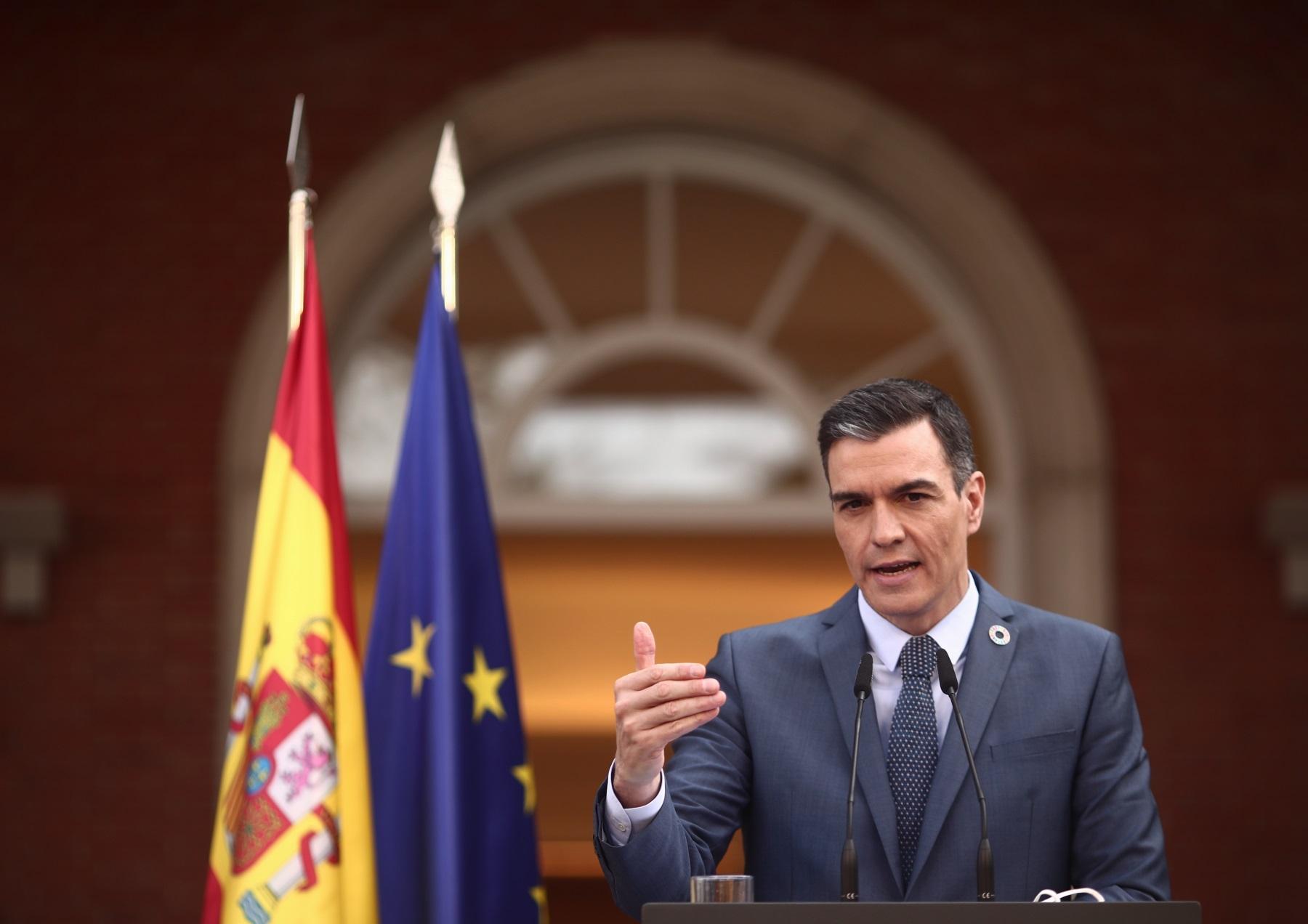 El presidente del gobierno, Pedro Sánchez, ofrece una rueda de prensa en Moncloa tras participar en la reunión del Consejo Europeo Extraordinario sobre el Coronavirus, en Madrid (España).