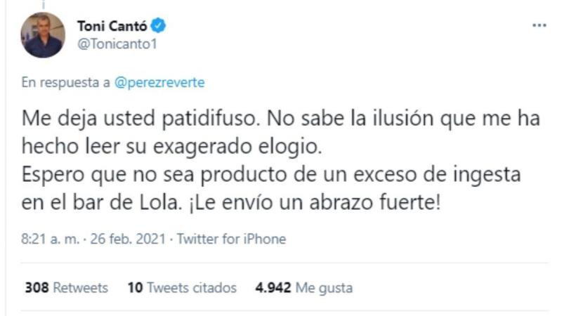 Respuesta de Toni Cantó a los elogios de Pérez Reverte por Twitter.