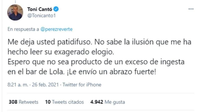 Respuesta de Toni Cantó a los elogios de Pérez Reverte por Twitter. Respuesta de Toni Cantó a los elogios de Pérez Reverte por Twitter.