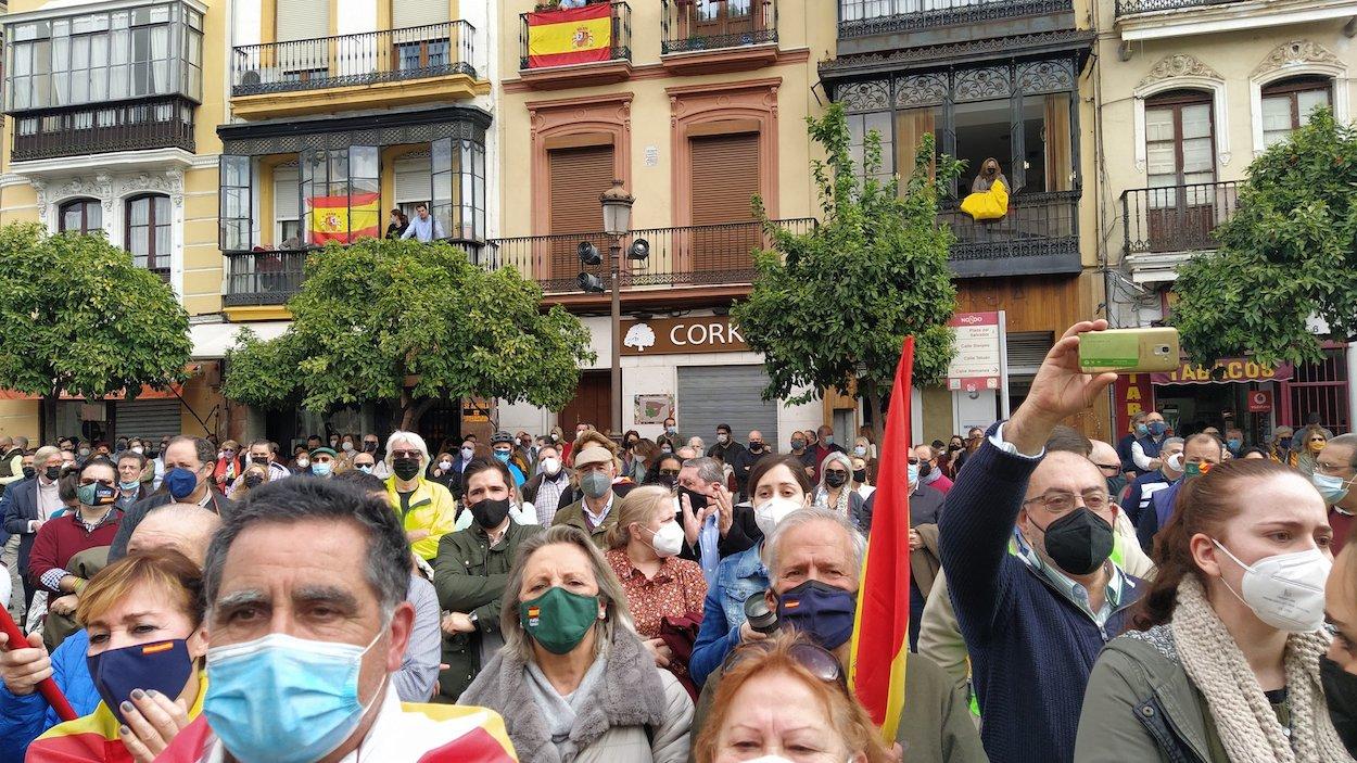 Una de las imágenes publicadas por Vox en su cuenta de Twitter del acto de hoy en Sevilla.