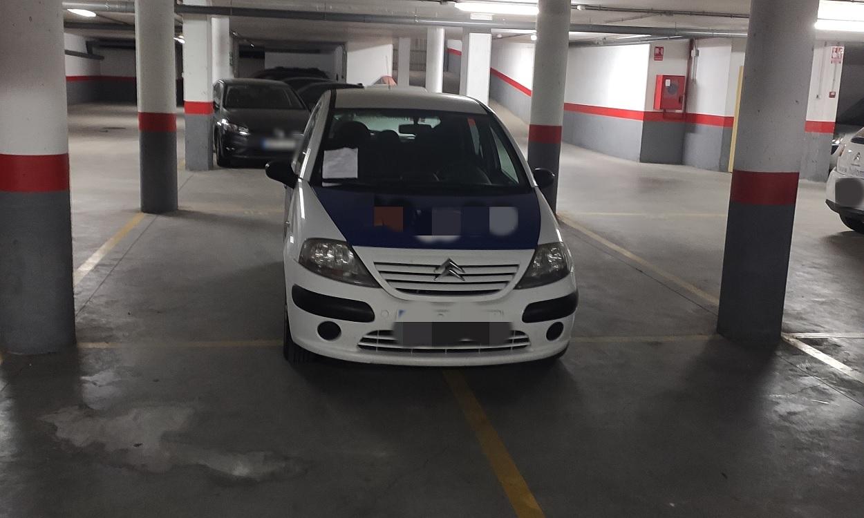 El coche mal aparcado. Twitter