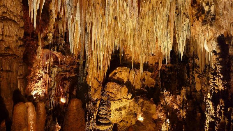 Cuevas de Valporquero. César Acebal