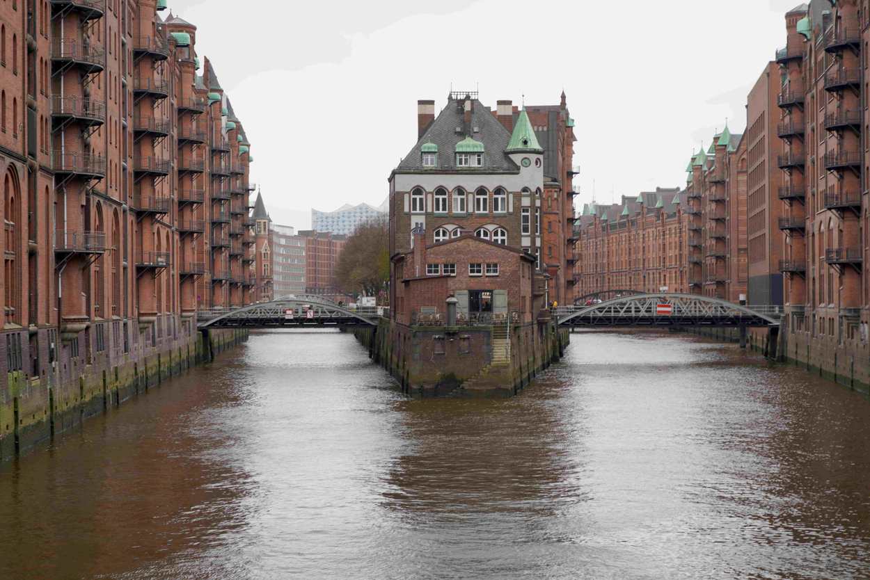 Hamburgo ideó todo un sistema de canales y se convirtió en el puerto más moderno y rápido del mundo