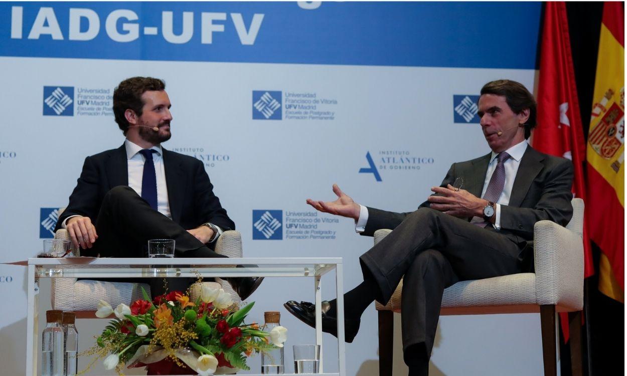 El líder del Partido Popular, Pablo Casado, y el expresidente del Gobierno, José María Aznar, en la Universidad Francisco de Vitoria. EP.