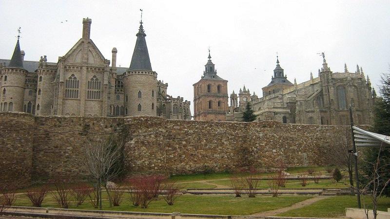 palacio episcopal de astorga leon