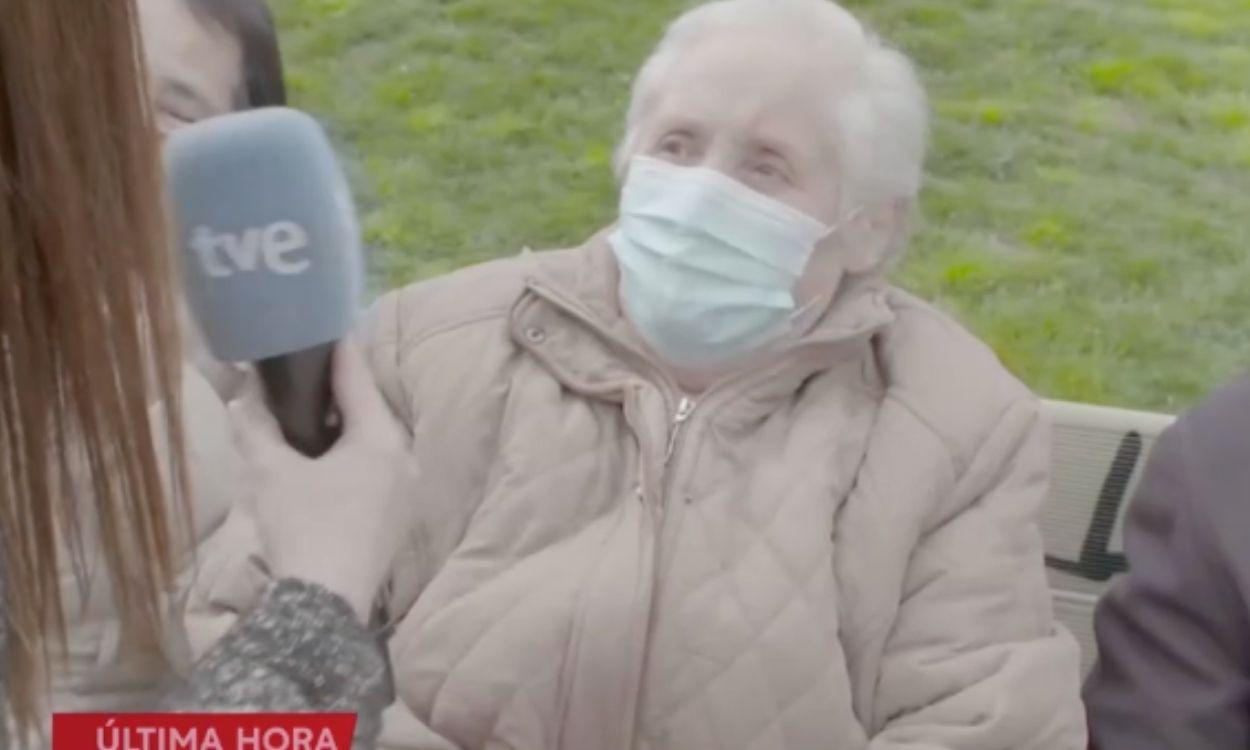 Carmen, la mujer de 83 que carga contra las infantas en Las Cosas Claras