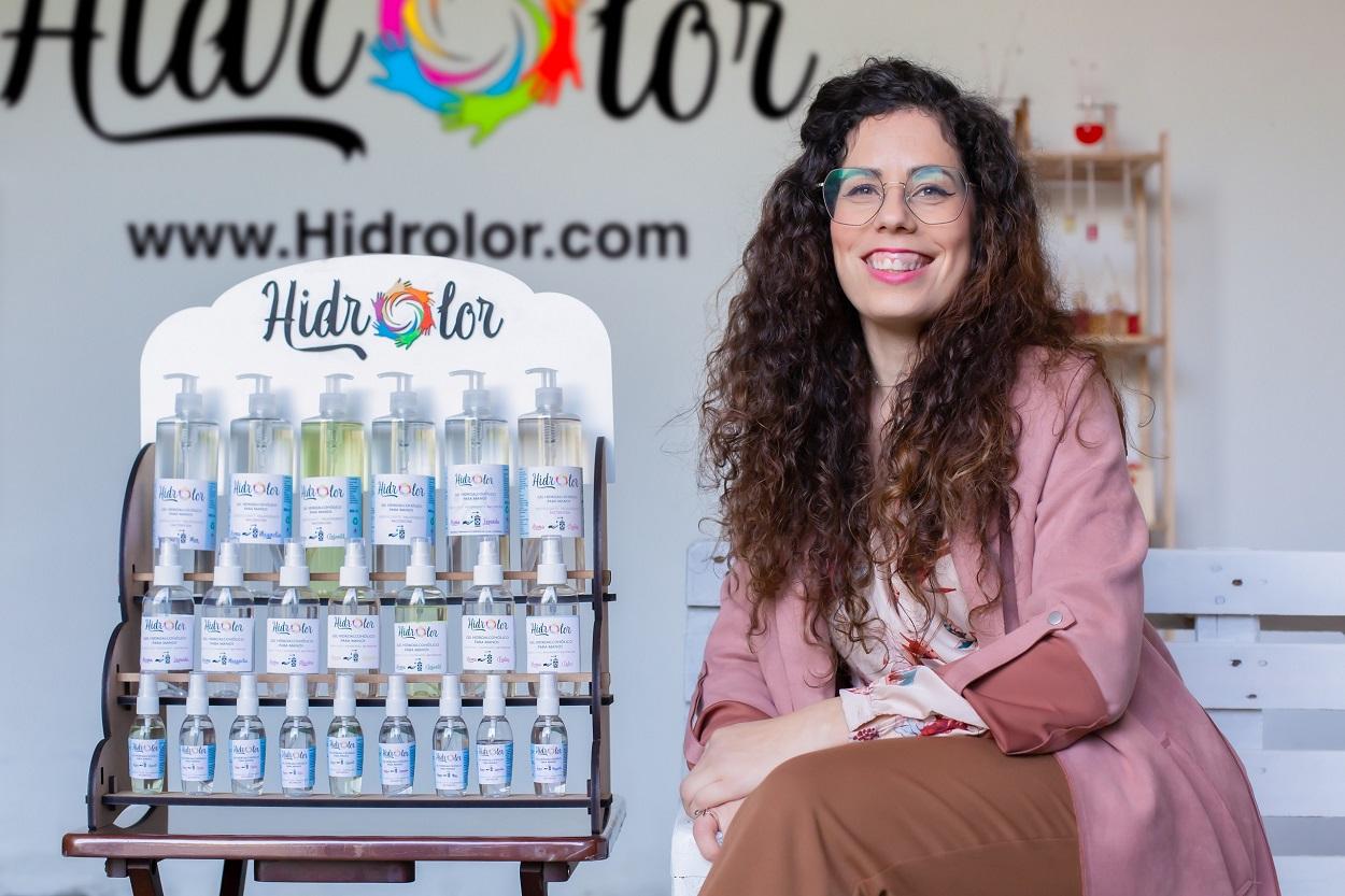 Raquel Muñoz, fundadora de la empresa de geles hidroalcohólicos Hidrolor, ha recibido el apoyo de MicroBank