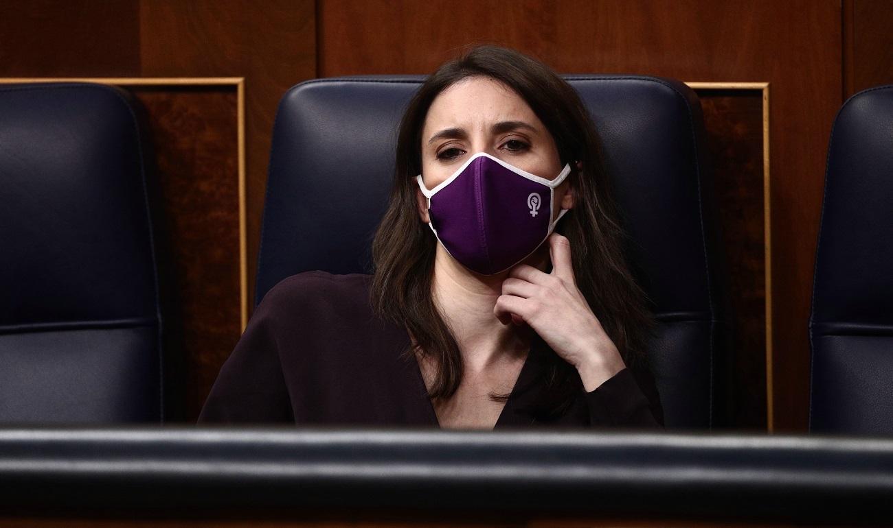 La ministra de Igualdad, Irene Montero, durante una sesión de control al Gobierno. Fuente: Europa Press.