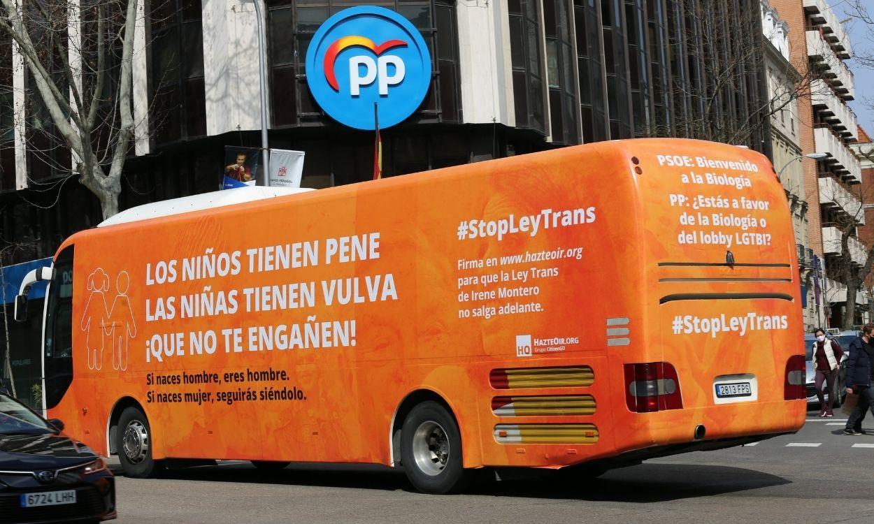 Hazte Oir saca su autobús transfóbico un día antes del 8M