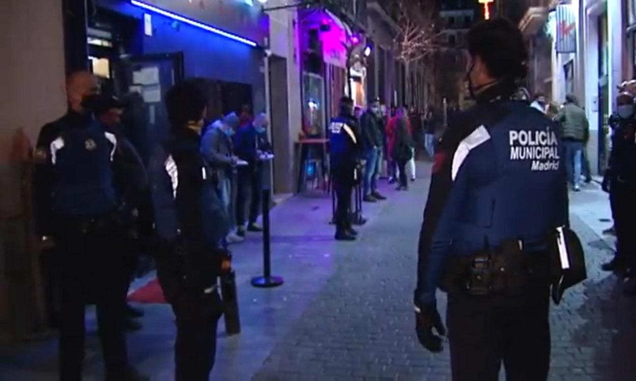 La Policía municipal desaloja una fiesta ilegal en Madrid. Mediaset