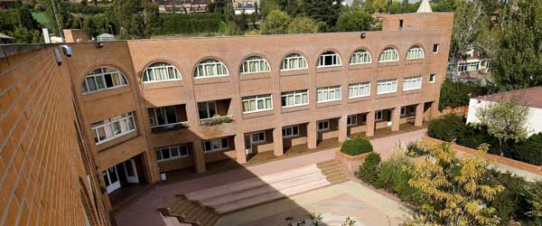 Colegio Santa María de los Rosales.