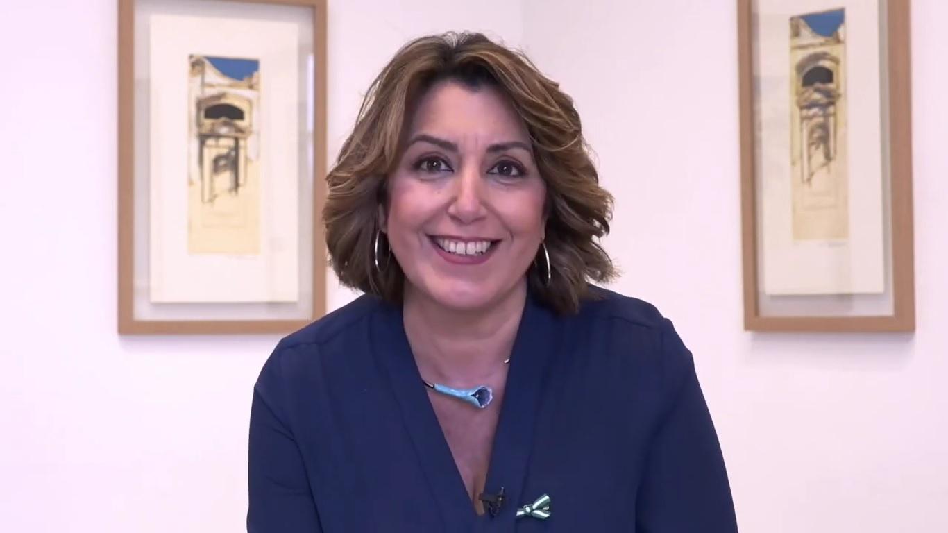 La líder del PSOE de Andalucía, Susana Díaz, en una entrevista con un grupo de niños de 5 años