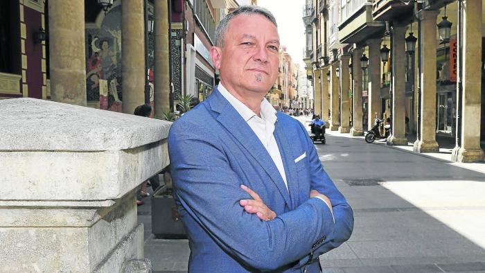 Los gastos por los que Jupol pide la cabeza su líder: coche de alta gama, comilona de 1.000 euros y Viagra