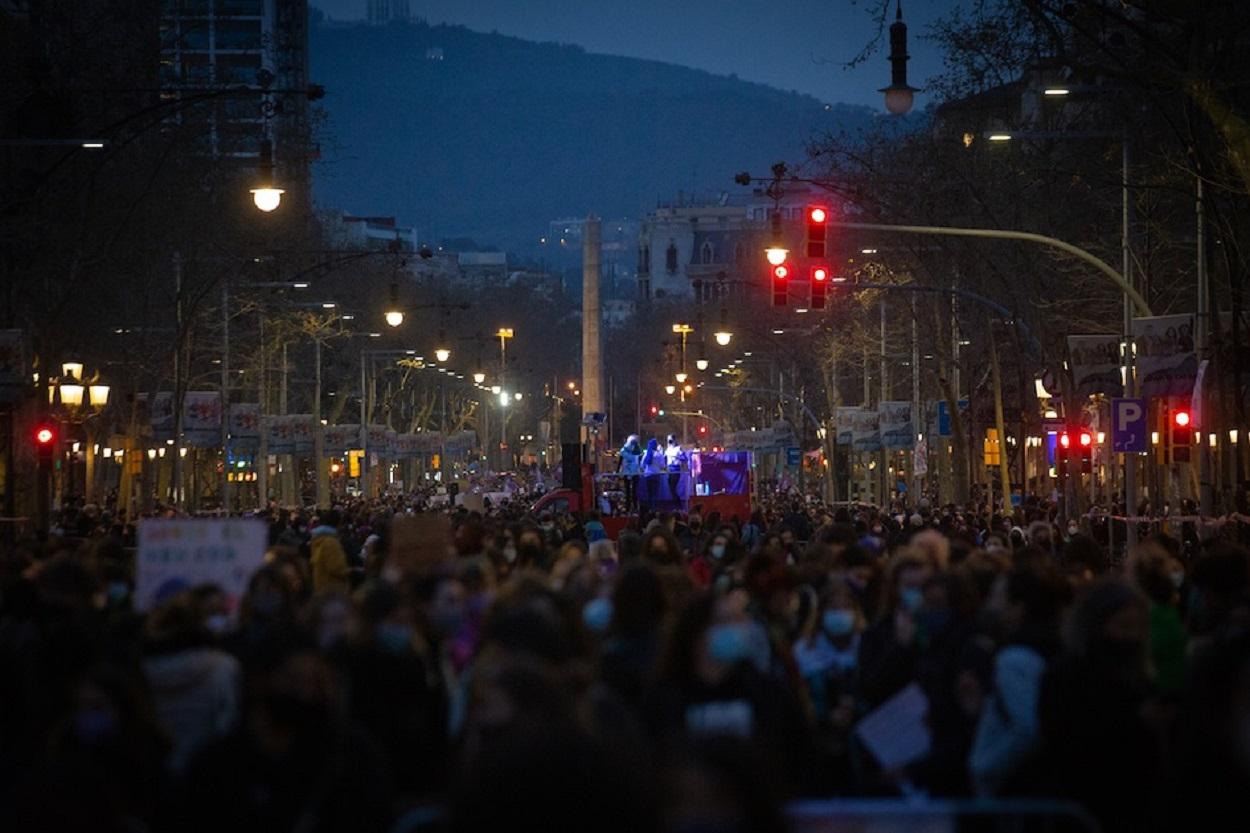 La manifestación feminista de Barcelona se ha celebrado en el Paseo de Gràcia, entre la Avenida Diagonal y la Gran Via