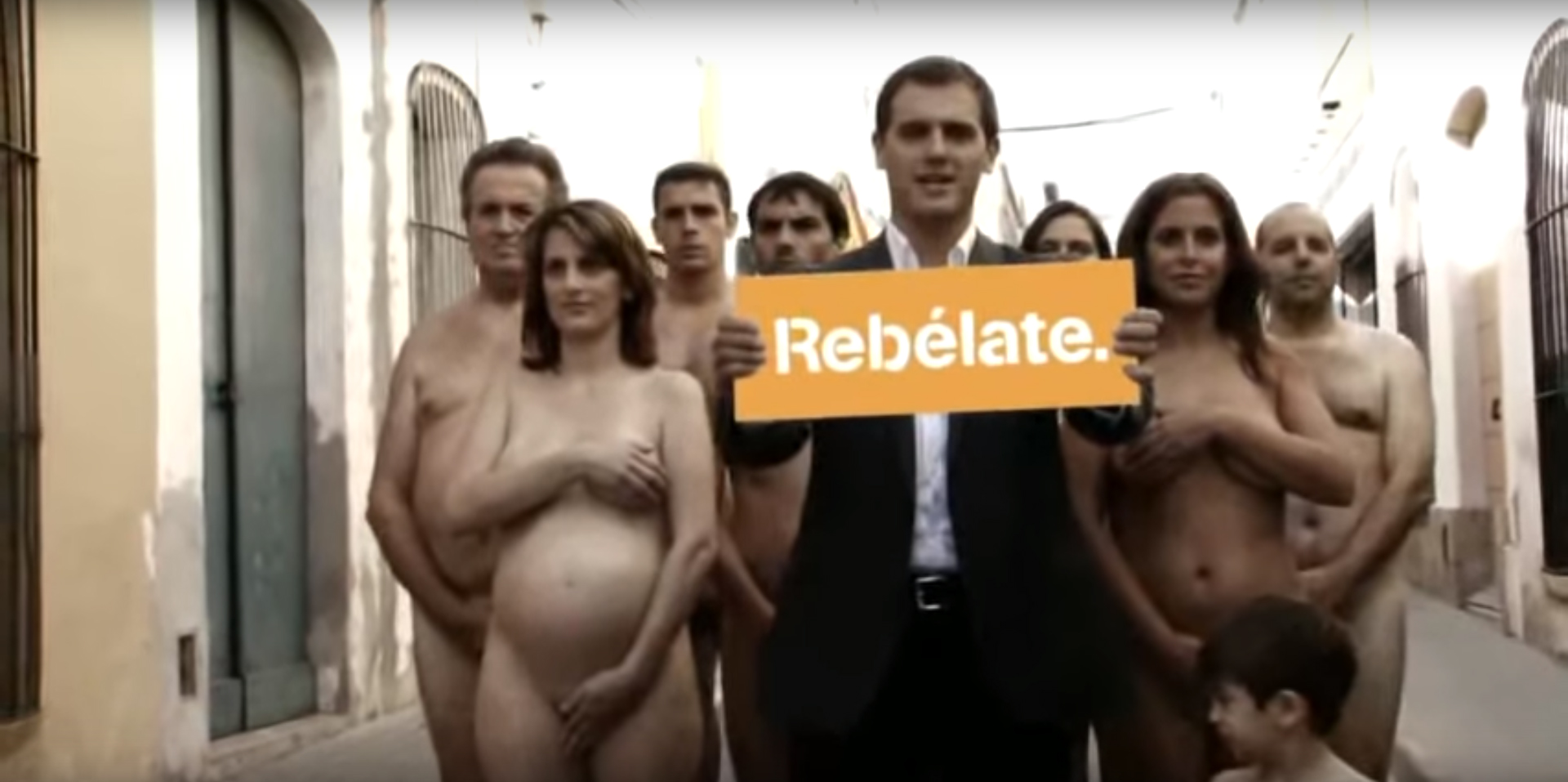 Cartel electoral en el que Albert Rivera, líder de Ciudadanos, se desnudó.