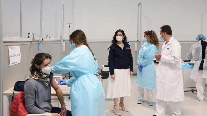 La presidenta de la Comunidad de Madrid, Isabel Díaz Ayuso, en el Hospital Isabel Zendal. EP