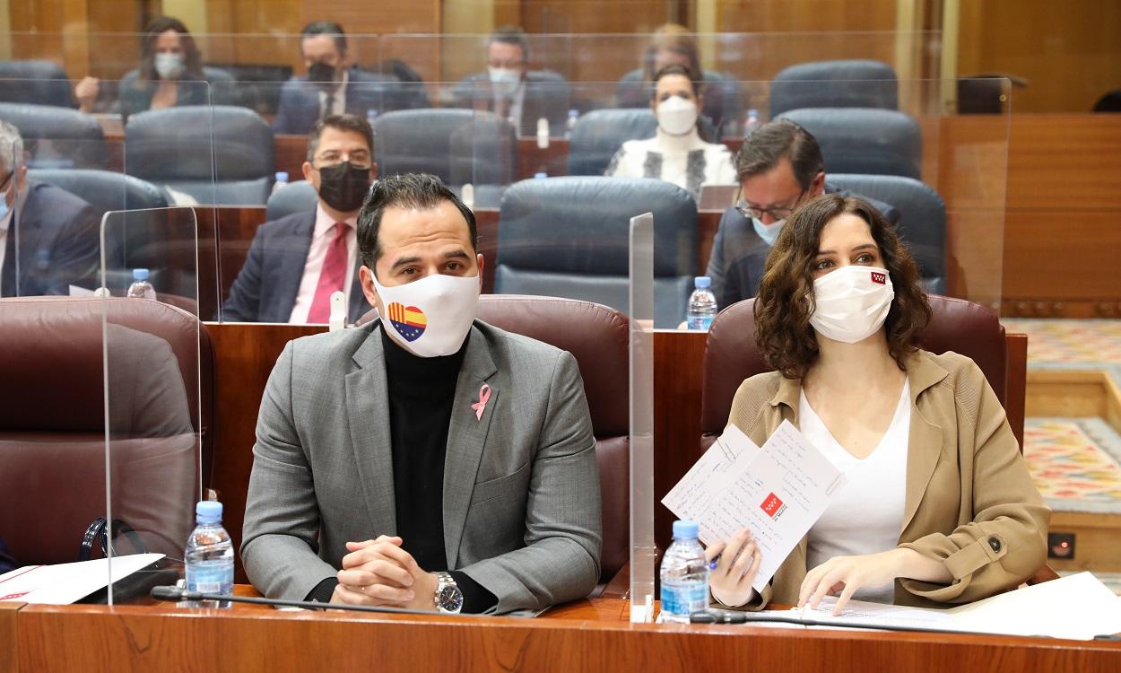 El consejero de Deportes, Transparencia y portavoz, Ignacio Aguado, y la presidenta de la Comunidad de Madrid, Isabel Díaz Ayuso. EP