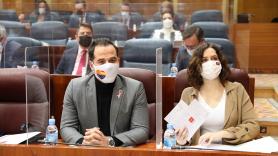 El consejero de Deportes, Transparencia y portavoz, Ignacio Aguado, y la presidenta de la Comunidad de Madrid, Isabel Díaz Ayuso. EP