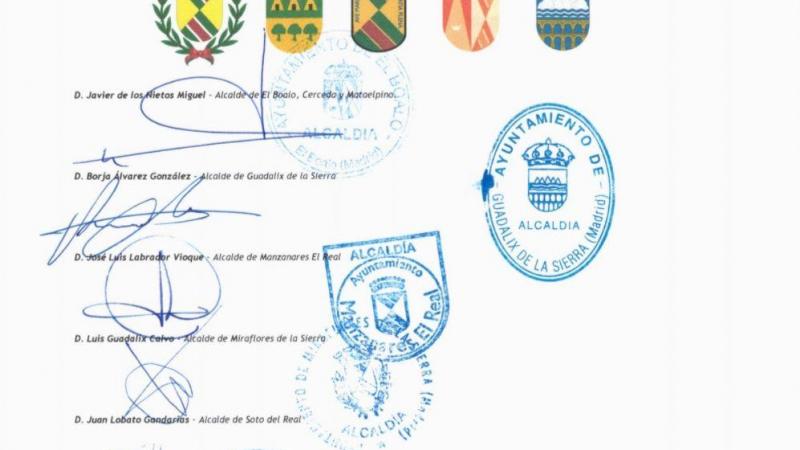 Firmas de los alcaldes de Manzanares El Real, Soto del Real, El Boalo, Miraflores y Guadalix en la carta enviada a Delegación del Gobierno en Madrid y a la Comunidad de Madrid por las repetidas aglomeraciones.