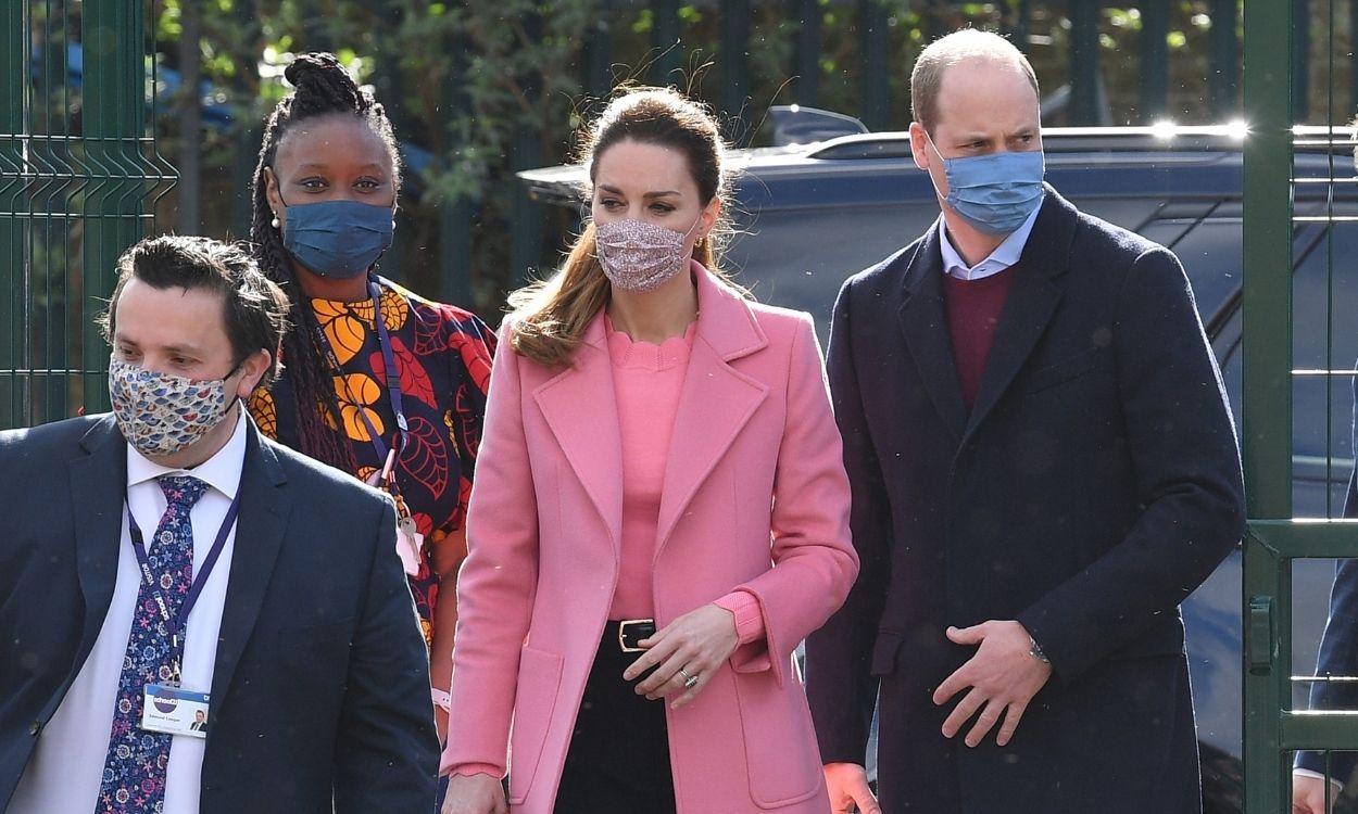 Los duques de Cambridge en una visita a un colegio de Londres. EP