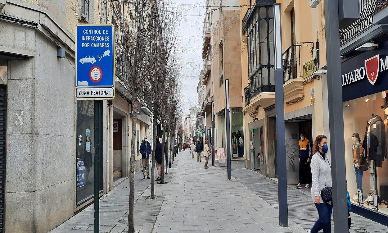 Imagen de archivo de una calle con tiendas. EP