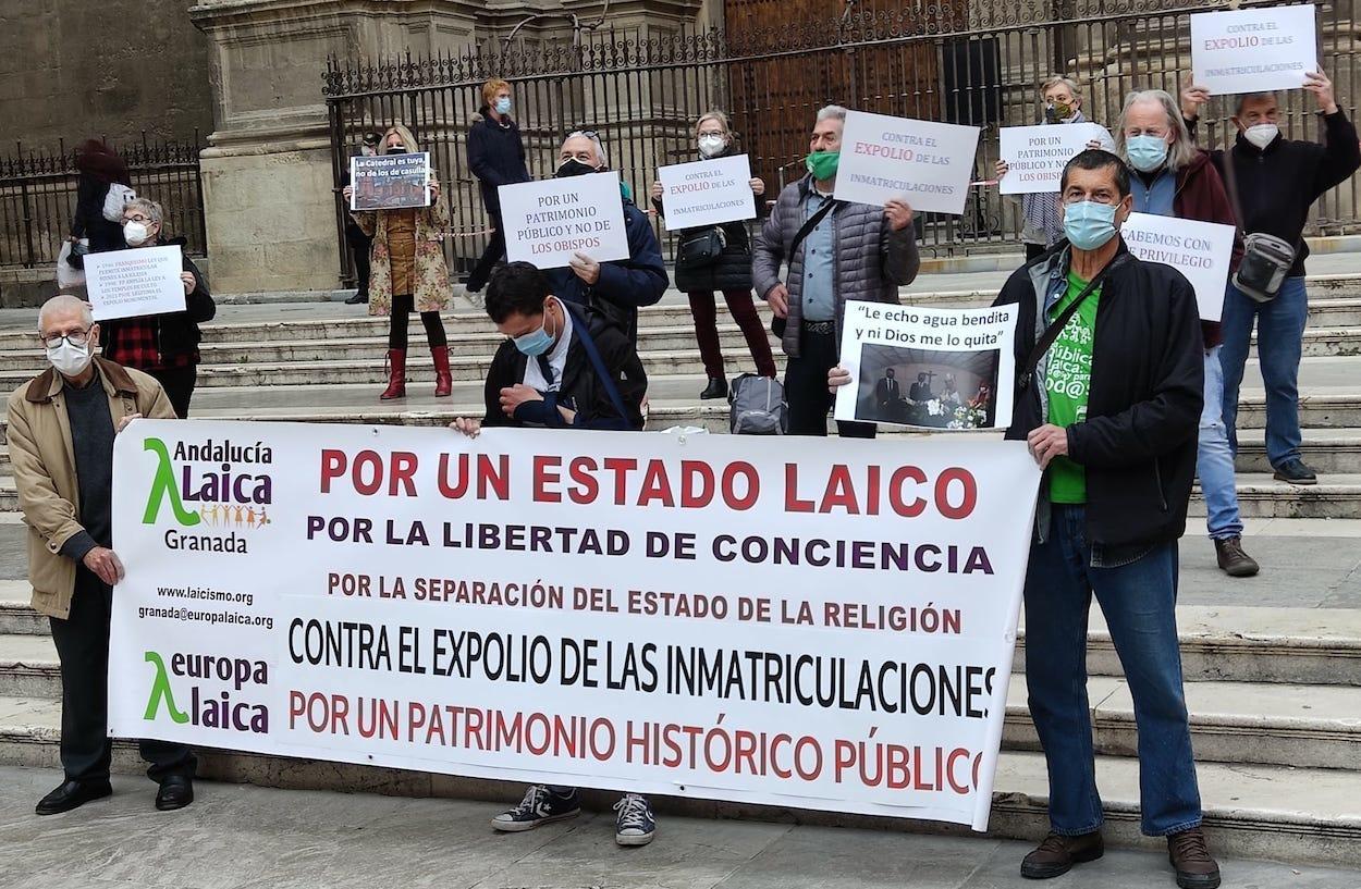 Concentración promovida por UNI Laica en Granada.