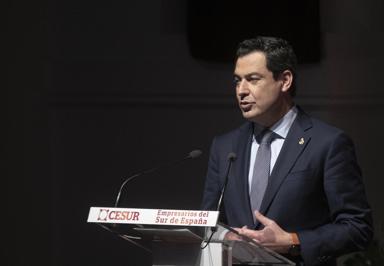 Juan Manuel Moreno, en la clausura la VI asamblea de la Asociación de Empresarios del Sur. MARÍA JOSÉ LÓPEZ/EP