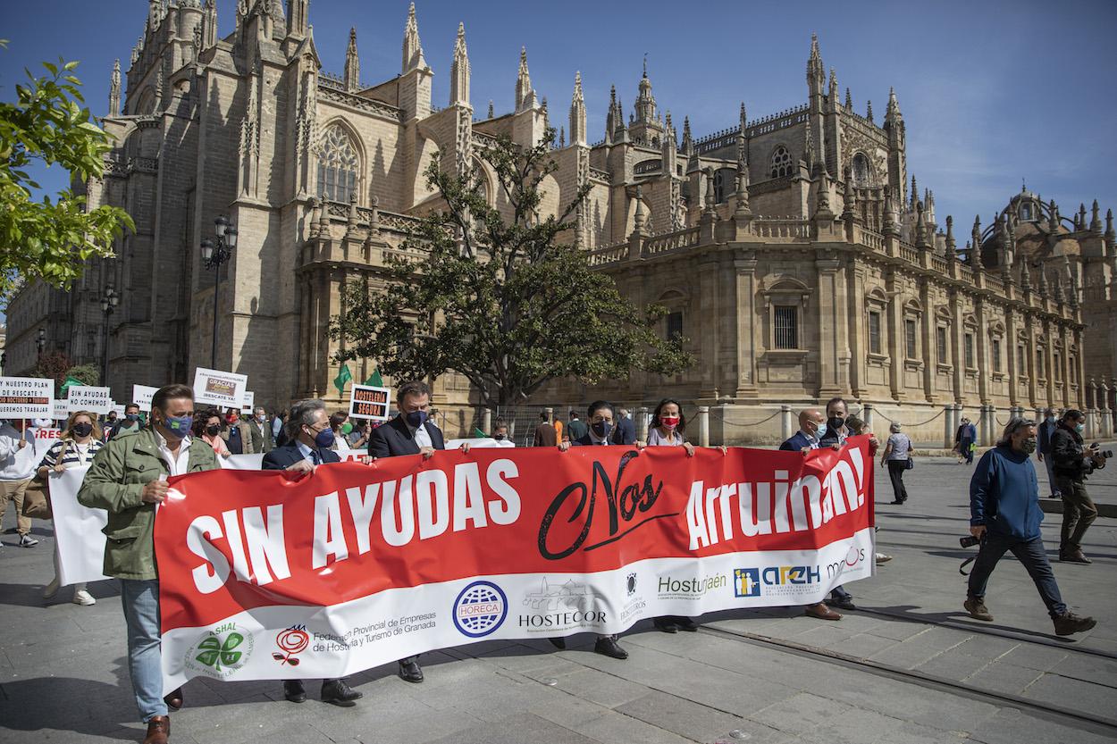 Protesta de los hosteleros con motivo del aniversario del estado de alarma. MARÍA JOSÉ LÓPEZ/EP