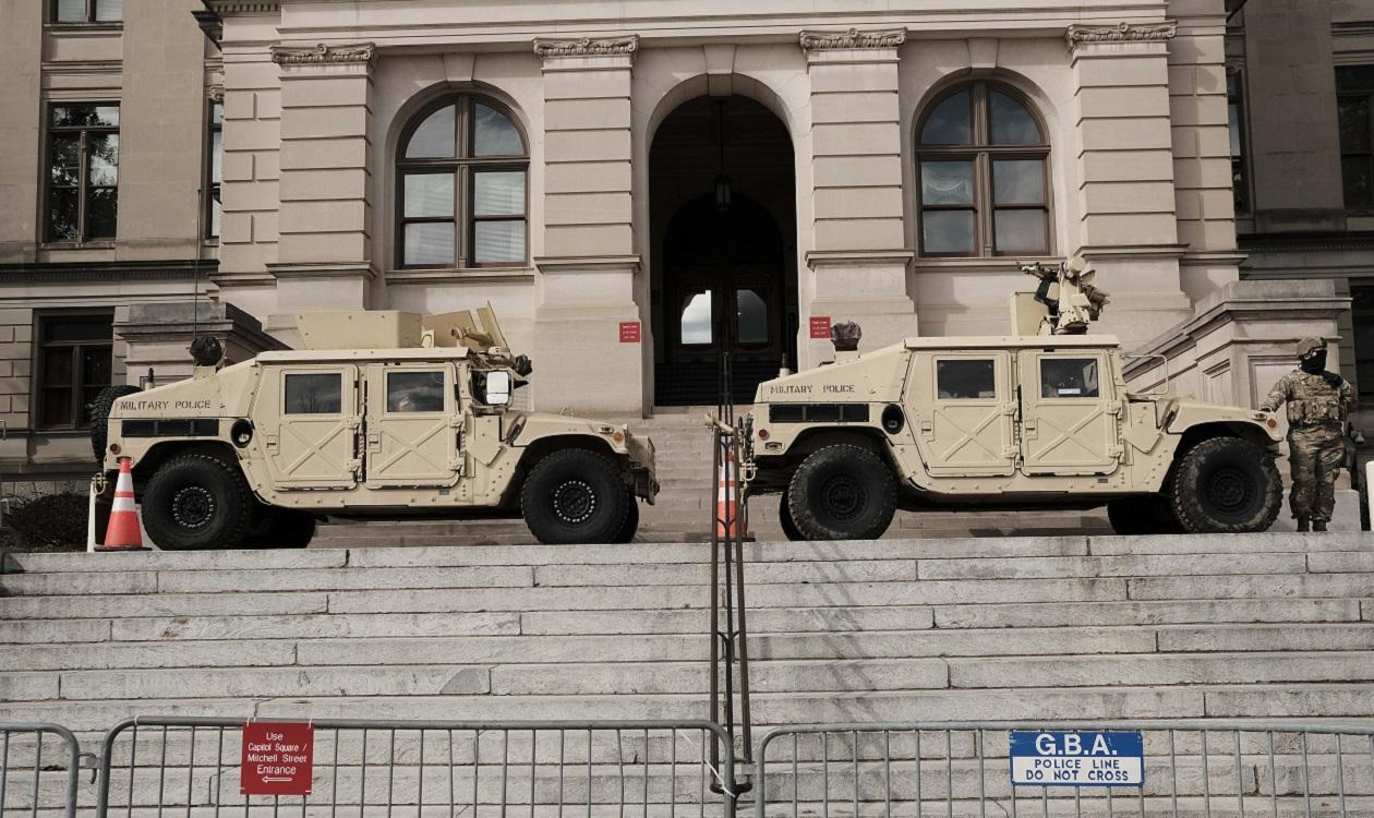 La Guardia Nacional ante el Capitolio de Georgia. EP