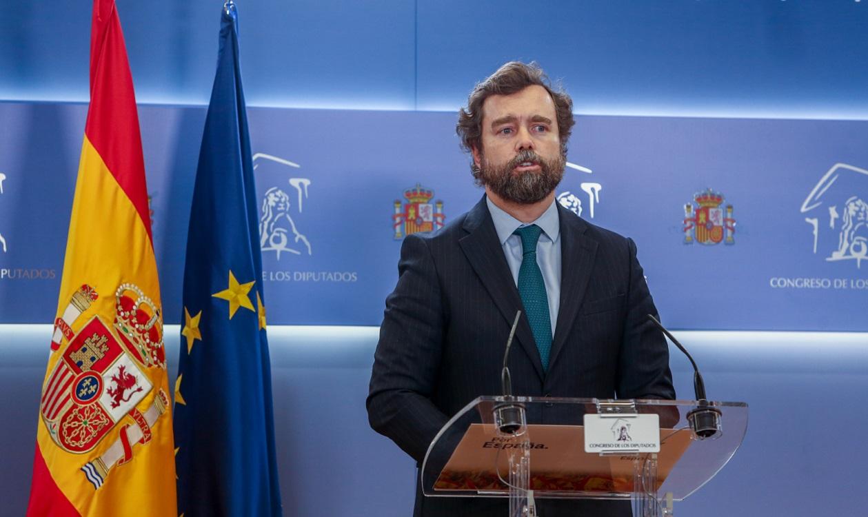 El portavoz de Vox en el Congreso, Iván Espinosa de los Monteros, interviene en una rueda de prensa. EP