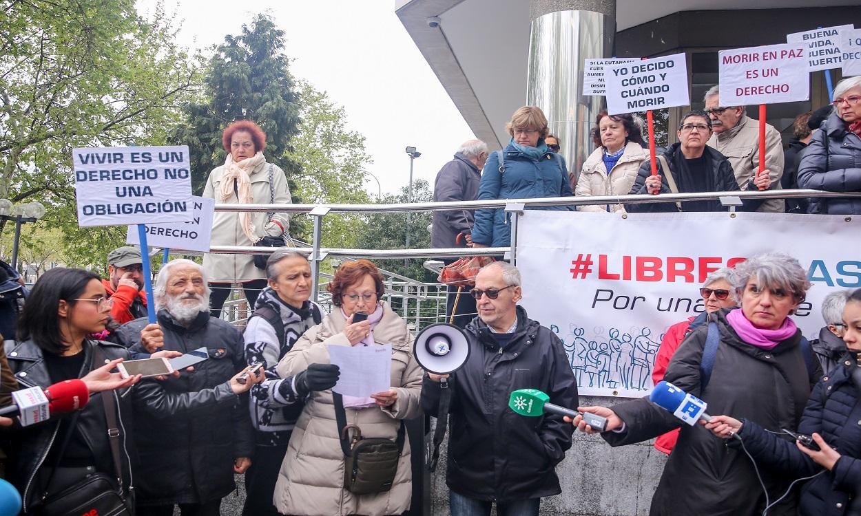 Protesta a favor de la eutanasia.