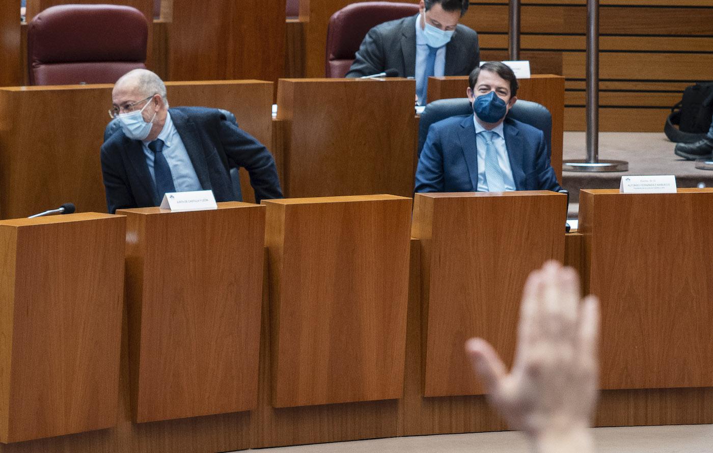 El portavoz del PSOE, Luis Tudanca vota durante una rueda de prensa del Gobierno de Castilla y León, en Valladolid, Castilla y León (España), a 11 de marzo de 2021. EP