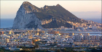 Gibraltar suma 99 nuevos positivos, con más del 60% de ellos vacunados. EP