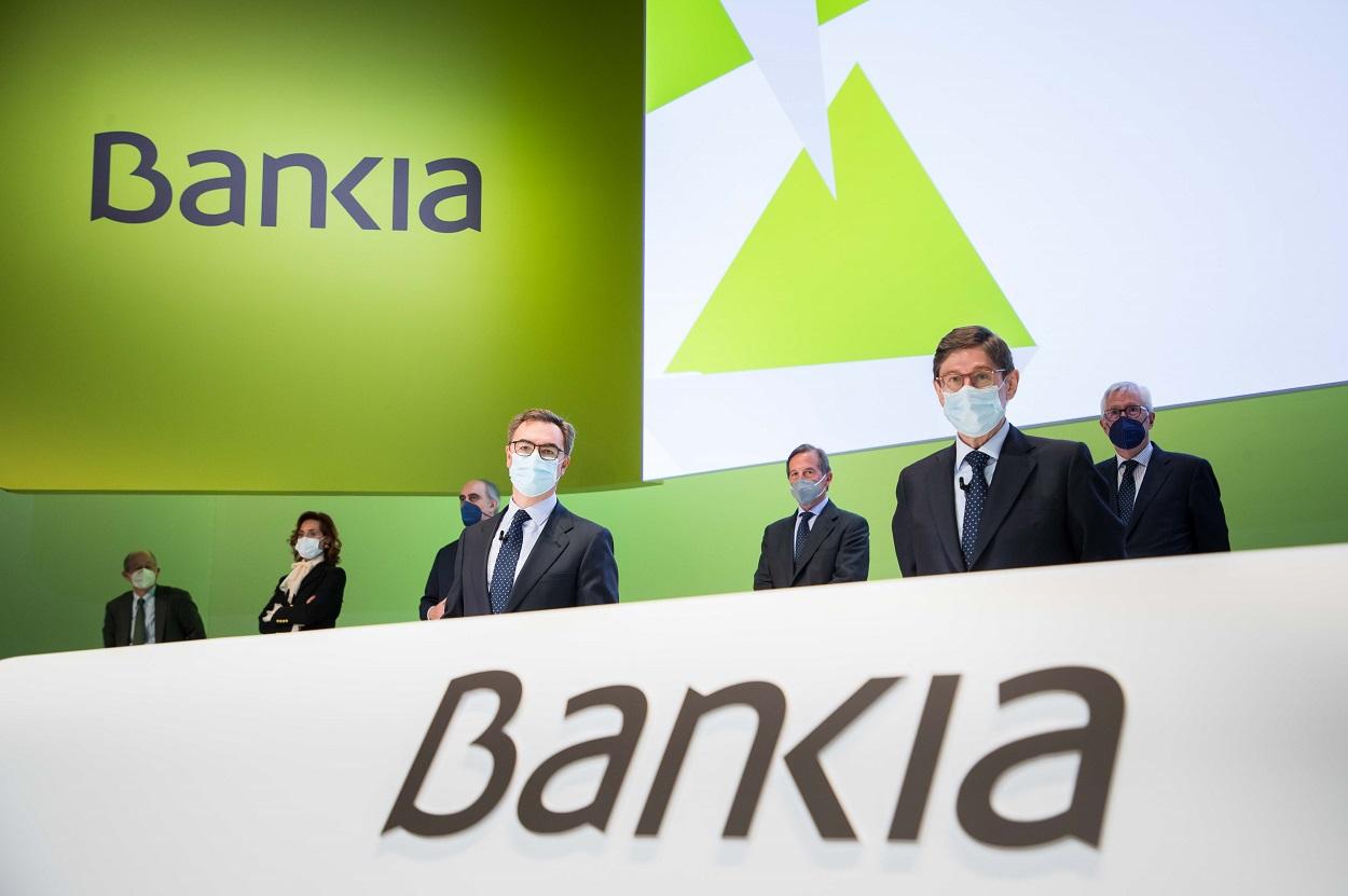 El consejero delegado, José Sevilla; el presidente de Bankia, José Ignacio Goirigolzarri, y el resto del consejo durante la última junta de accionistas en solitario