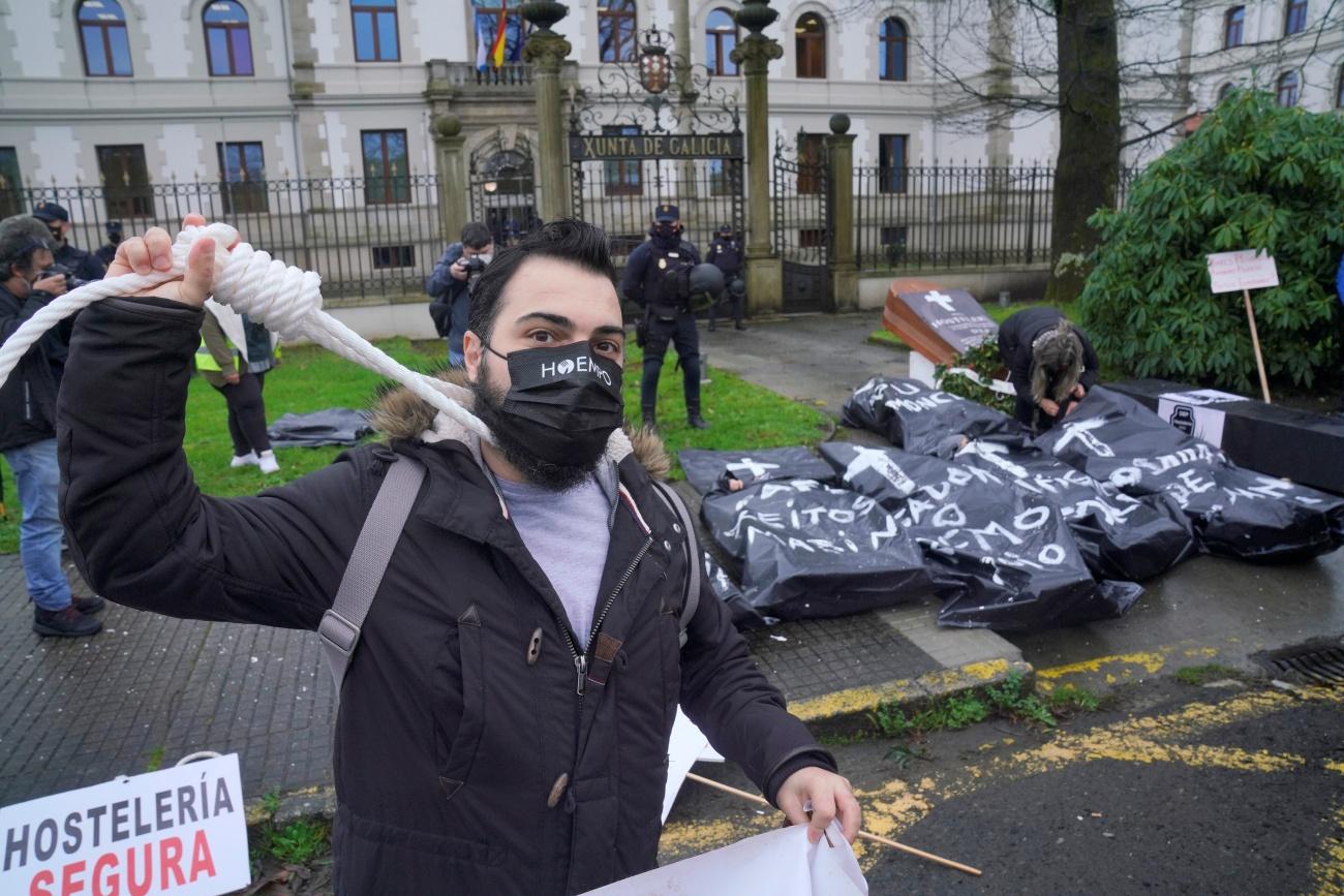 Imagen de febrero durante la protesta del sector hostelero de Pontevedra ante la sede de la Xunta en Santiago (Foto: Europa Press).