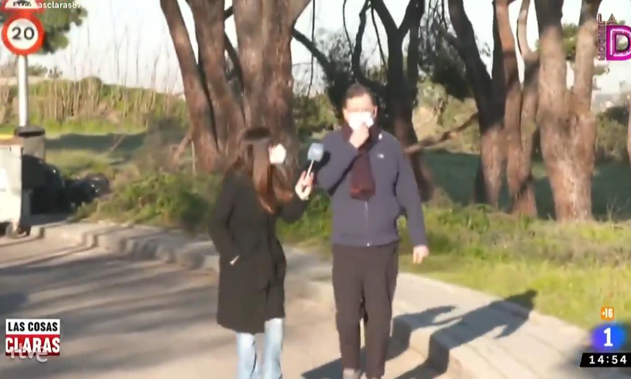 Una reportera de TVE pregunta a Mariano Rajoy en la calle. RTVE